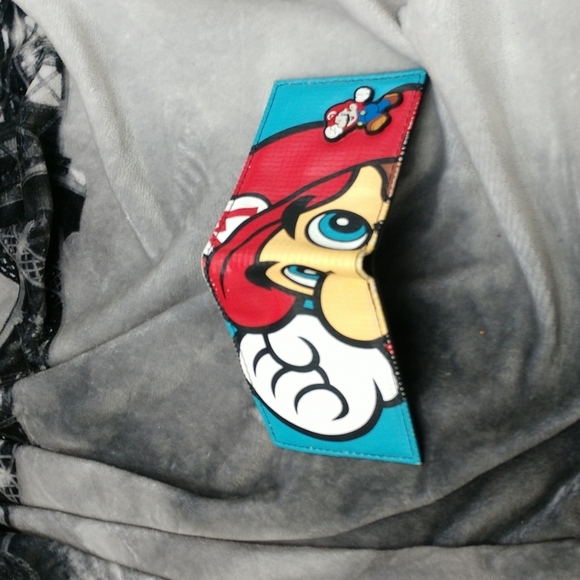 Super Mario Brothers wallet - Picture 3 of 5